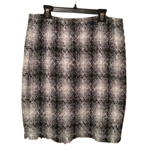 Peter Nygard Dresses & Skirts - Peter Nygard Black and White Plaid Winter Skirt - Size Medium